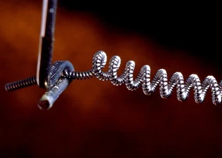 un filament de tungstème : mais comment diable produisent-ils cette merveille ?
