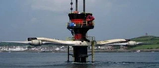 le bras de SeaGen, portant 2 hélices de 15m de diamètre
