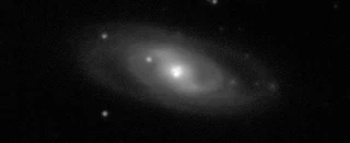Une galaxie avec un noyau un peu bizarre ...