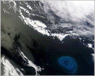 Un tourbillon de 100km de diamètre détecté par Terra dans le courant des Aiguilles de l'Océan Indien (Image Celestial Convergence)