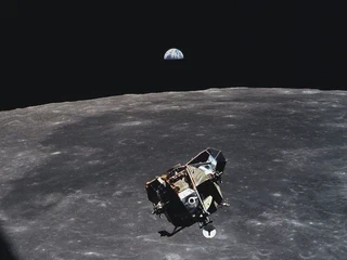 Dans le champ de cette photo, il y a tous les humains sauf Michael Collins