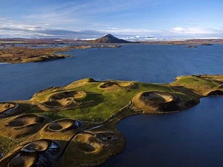 Pseudo-cratères du lac Myvatn, photo Jonas Bendiksen, National Geographic