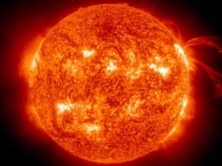Le Soleil a des millions de cheveux. Un trou noir n'en a que 3