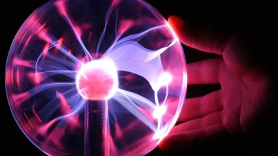 Supposons que je puisse m'approcher assez prêt du soleil pour remplir son plasma dans un recipient, aurait-il des mouvements liquides, gazeux, comment se comporterait ce petit morceau de soleil ? featured image