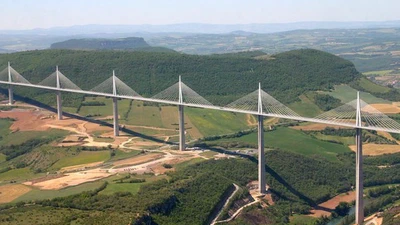 Pourquoi ne construit-on pas des ponts au-dessus des océans pour relier les continents ? featured image
