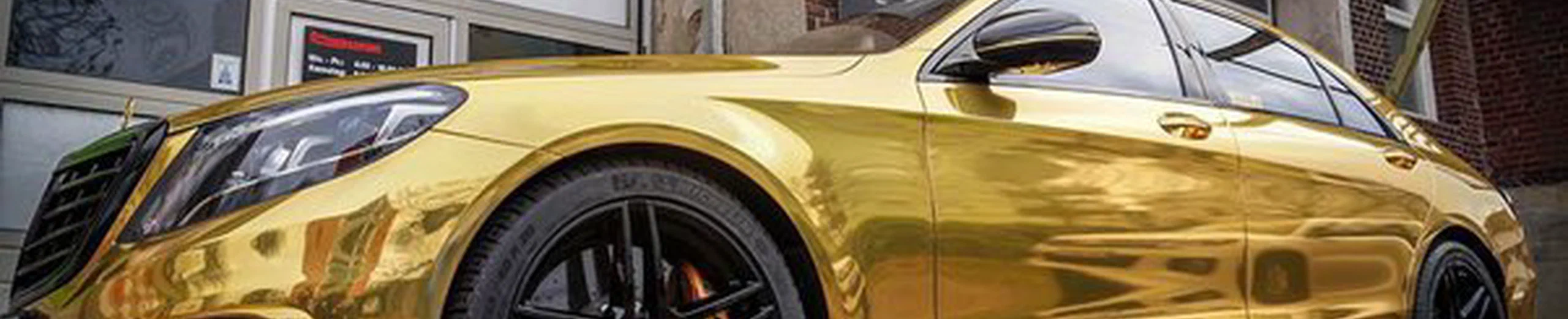 Existe-t-il des voitures en or ou en peinture or ?