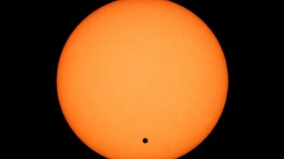 Pouvez-vous me donner un exemple pour que je puisse visualiser à quelle point le soleil est grand ? featured image
